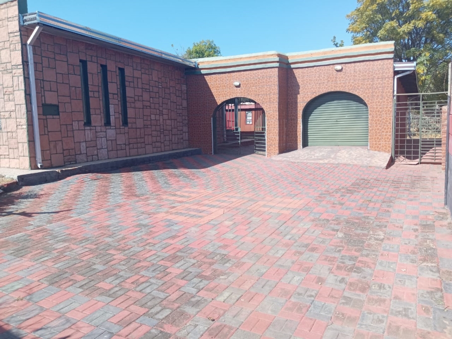 4 Bedroom Property for Sale in Mabopane Unit D North West